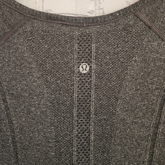Lululemon Swiftly Tech V Neck - Picture 4 of 6